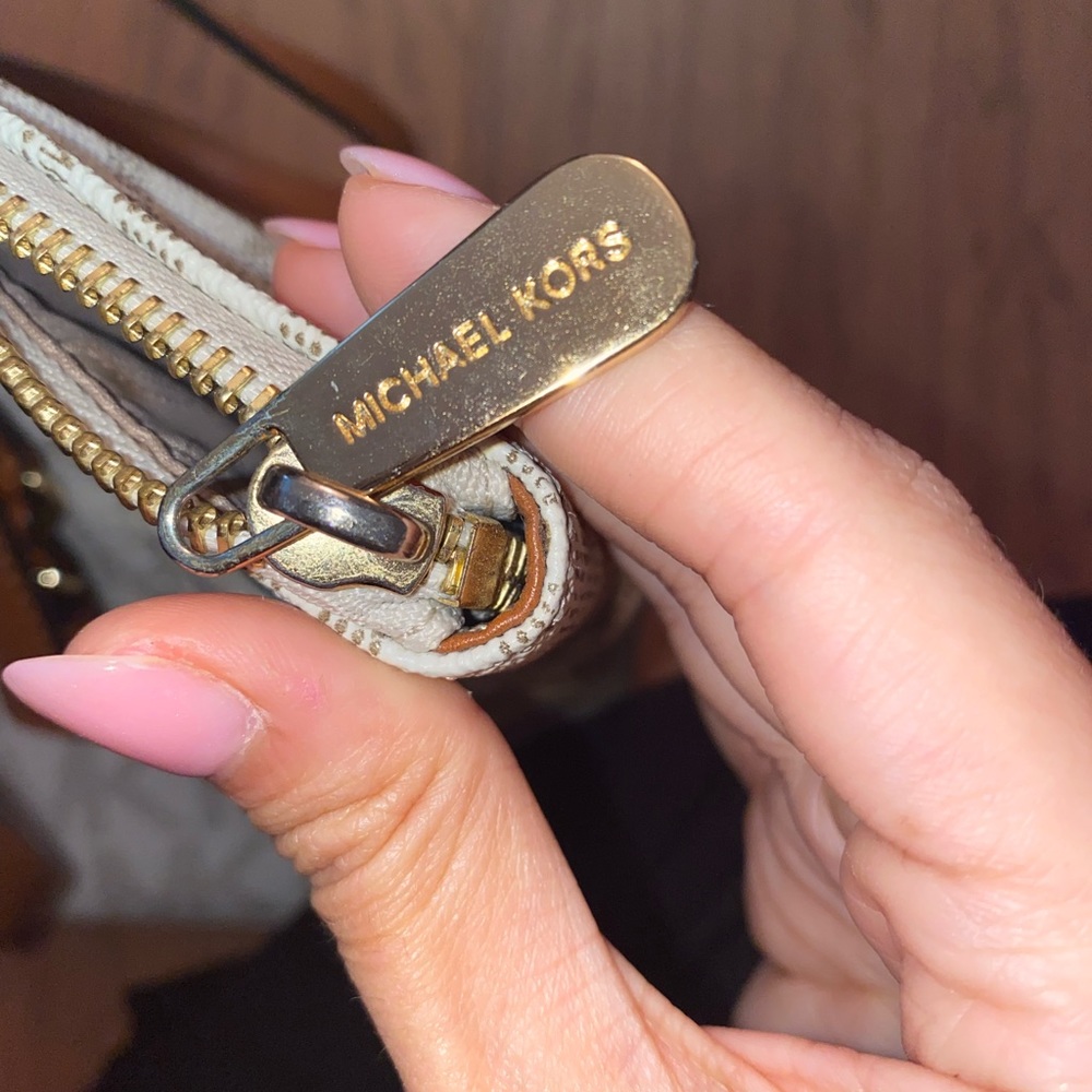 ⭕️SOLD⭕️ Michael Kors purse - Picture 3 of 5